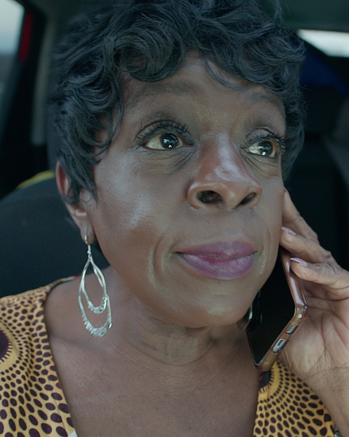 Donna on the phone, deciding not to go home